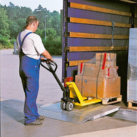 Verladeschienen und Überfahrbrücken